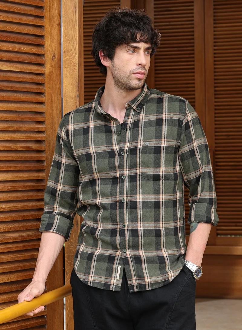 Campus Sutra Men Button-Down Shadow-Plaid Shirt | Button-Down Collar, Long Button-Cuff Sleeves | Button , Curved Hem | Plaid Twill | Woven Fabric For Casual & Daily Wear | Jungle Green