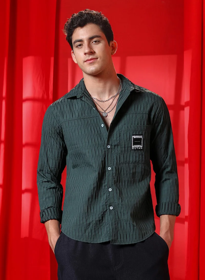 كامبوس سوترا قميص رجالي أخضر غامق بتفاصيل ملموسة