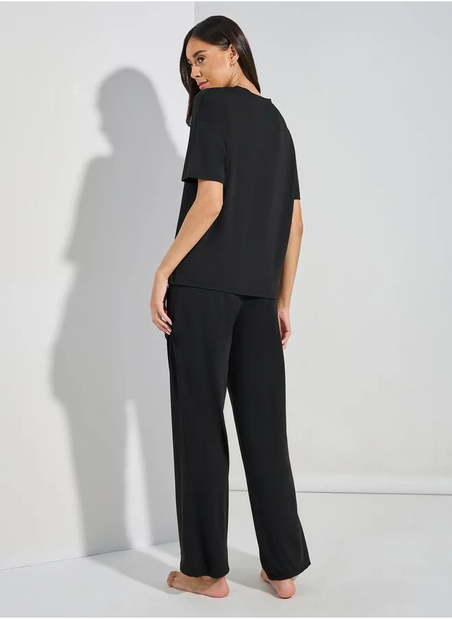 ستايلي Drop Shoulder Patch Detail T-Shirt & Pyjama Set