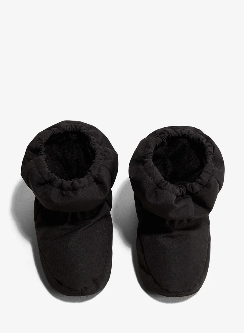 اتش اند ام حذاء عازل للماء بعنق مرتفع