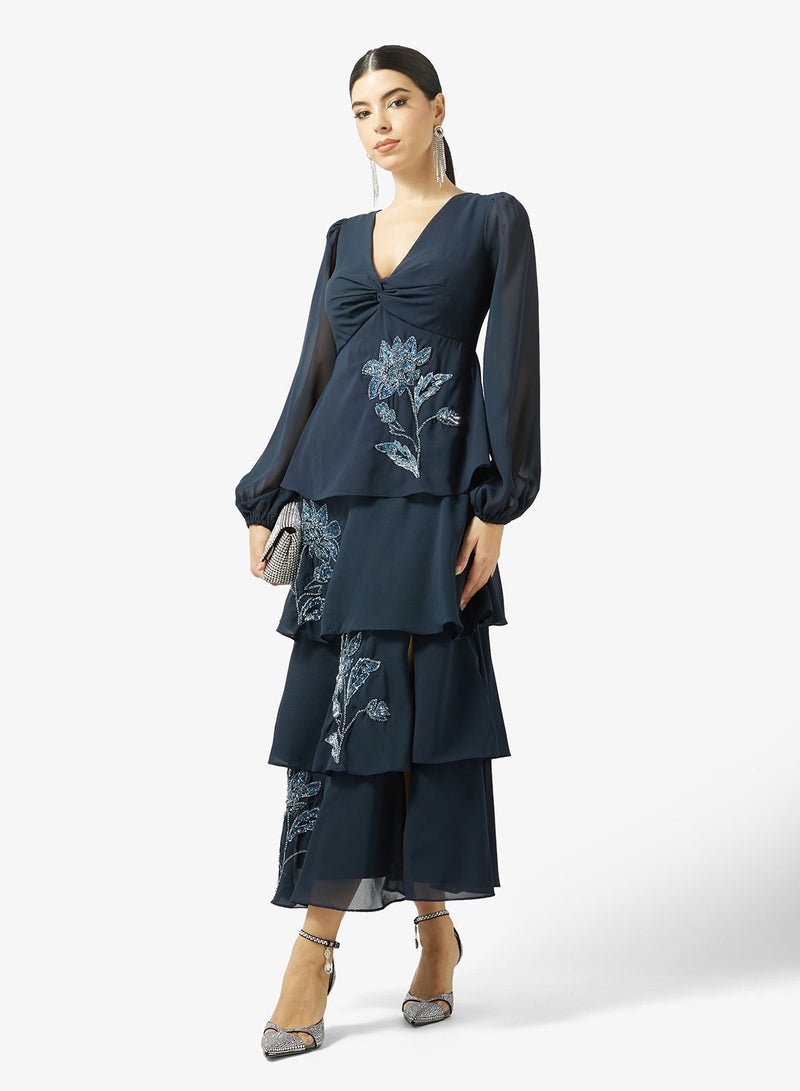 مايا فستان ماكسي طويل بأكمام طويلة مزين بالزهور وطيات ملتفة - Image 1