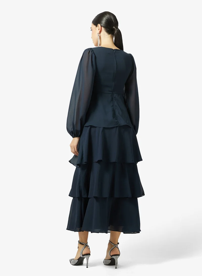 مايا فستان ماكسي طويل بأكمام طويلة مزين بالزهور وطيات ملتفة