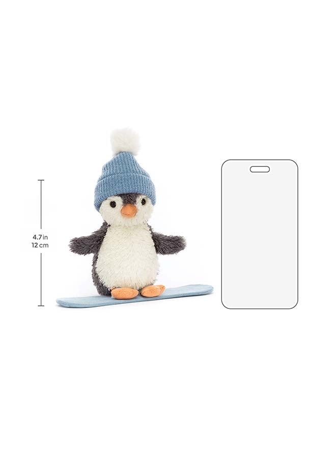 Jellycat بطريق الفول السوداني يتزلج على الجليد 18 سم - لعبة بطريق شتوية لطيفة بقبعة محبوكة ناعمة، ملحق لوح التزلج، دمية قابلة للجمع للأطفال، ديكور حضانة، ارتفاع الجلوس 11 سم - Image 5