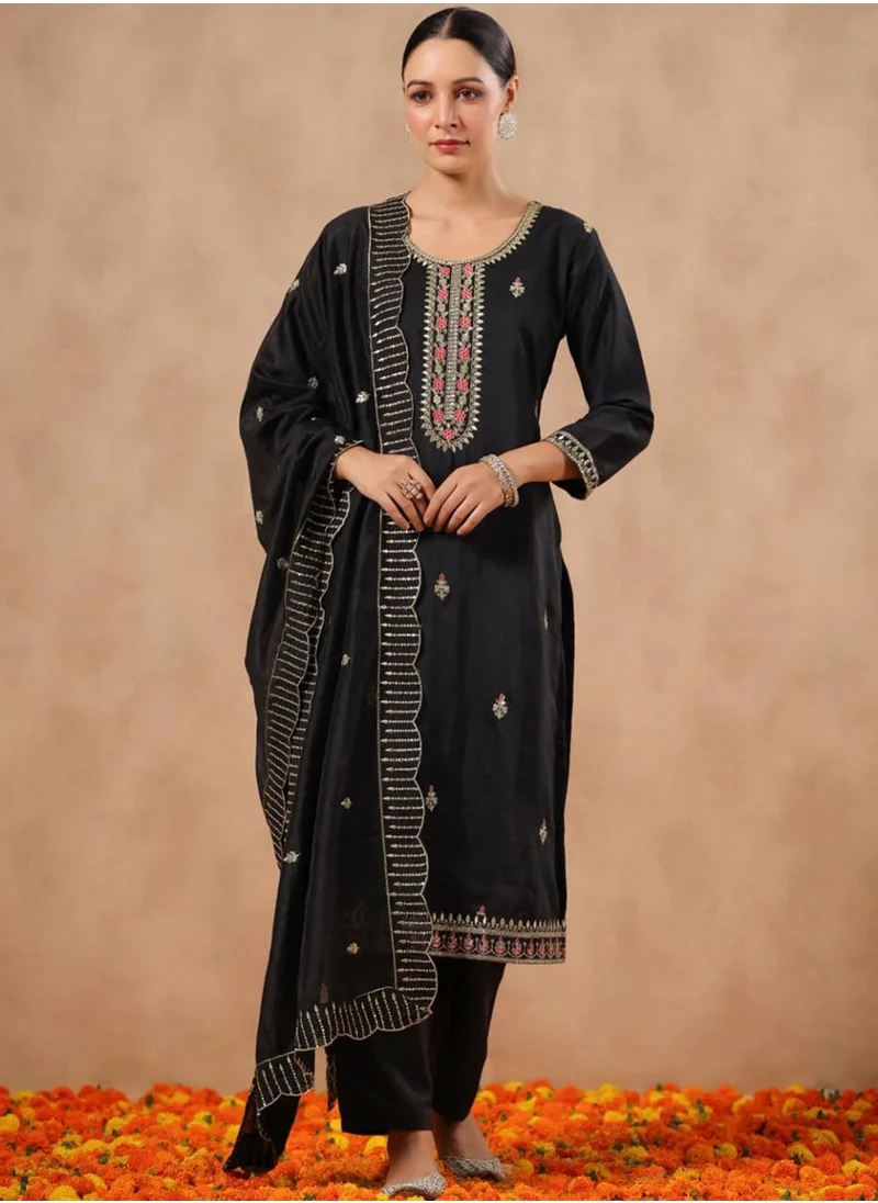 ISHIN Regular Fit Embellished Pattern Round Neck Neck Three-Quarter Sleeve Black Colour Knitted Silk Kurta Set for Women with Mid-Rise Closure - Crafted for Elegance and Ease
