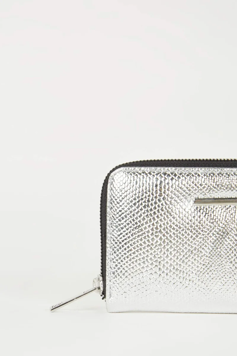 ديفاكتو Woman Faux Leather Wallets