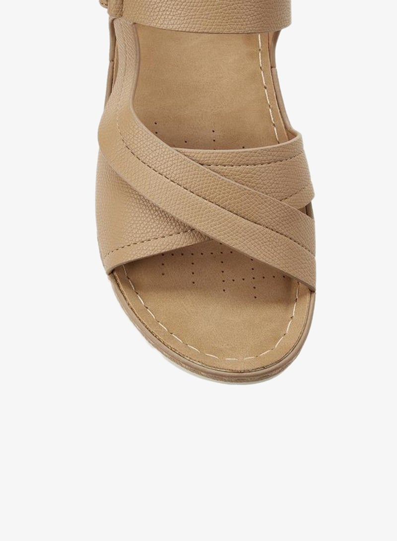 فلورا بيلا من شو إكسبرس صنادل نسائية فلورا بيلا بشريط متقاطع وشريط لاصق - Image 4