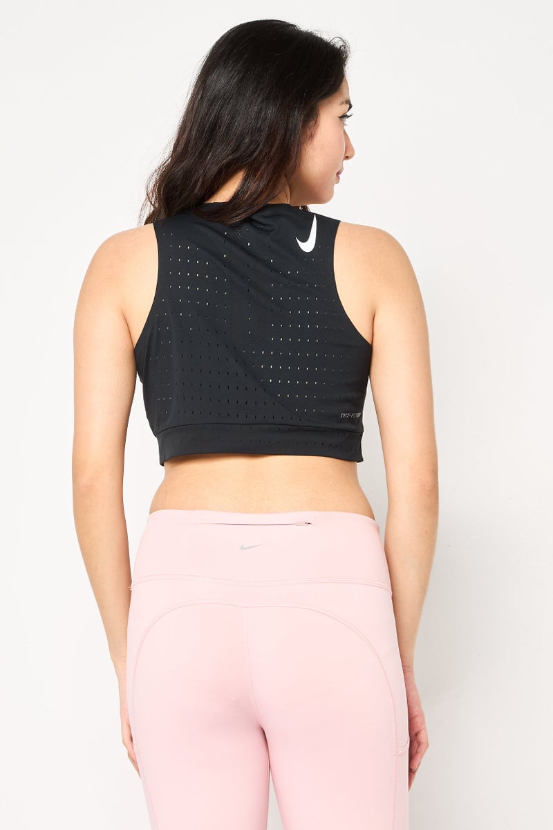 Nike تي شيرت رياضي نسائي بلا أكمام للجري، أسود - Image 4