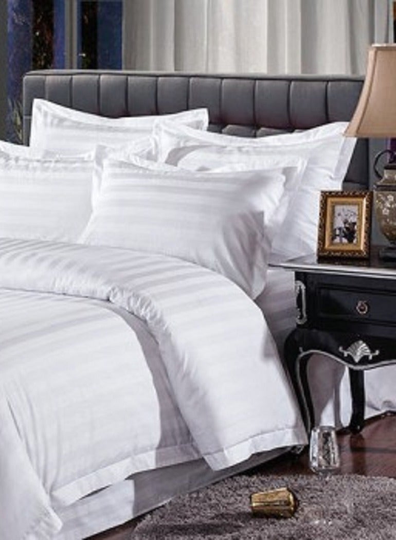 أسرار طقم مفروشات على طراز الفندق مكون من 6 قطع - يتضمن 2 لحاف فاخر مقاس 240 × 260 سم لراحة لا مثيل لها، و2 غطاء لحاف أنيق مقاس 240 × 260 سم لمظهر راقٍ، و2 منشفة ماصة مقاس 70 × 140 سم 500 جرام للاستخدام اليومي - أساسيات مفروشات فاخرة ومتينة. - Image 3