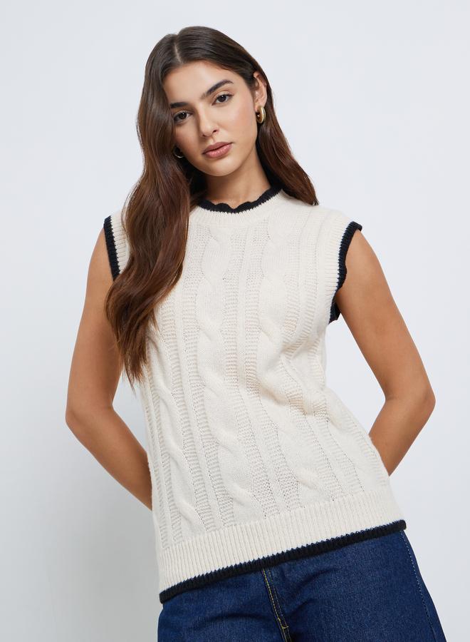 ستايلي بلوزة محبوكة بياقة دائرية وأكمام قصيرة - Image 3