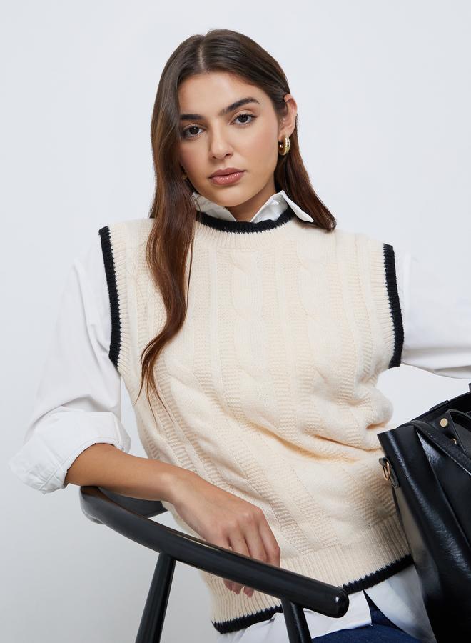 ستايلي بلوزة محبوكة بياقة دائرية وأكمام قصيرة - Image 1