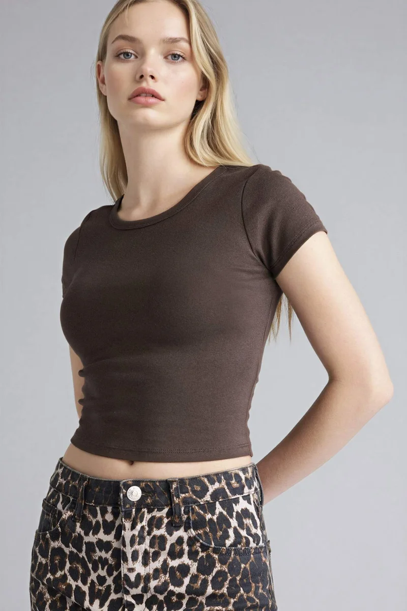 ديفاكتو Fitted Ribbed Short Sleeve T-Shirt