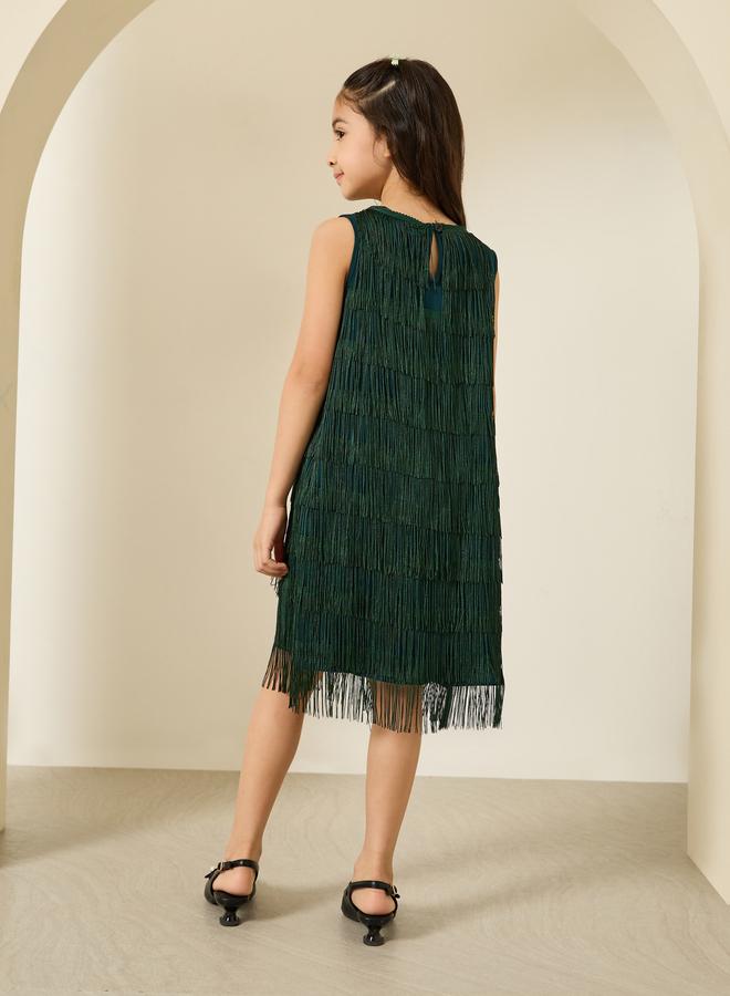 ستايلي فستان بحافة واسعة وشرابات بدون أكمام - Image 3