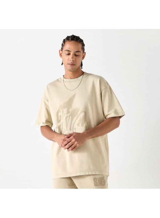 اس بي كاركترز تيشيرت بياقة ضيّقة وأكمام قصيرة وطبعات جرافيك - Image 4