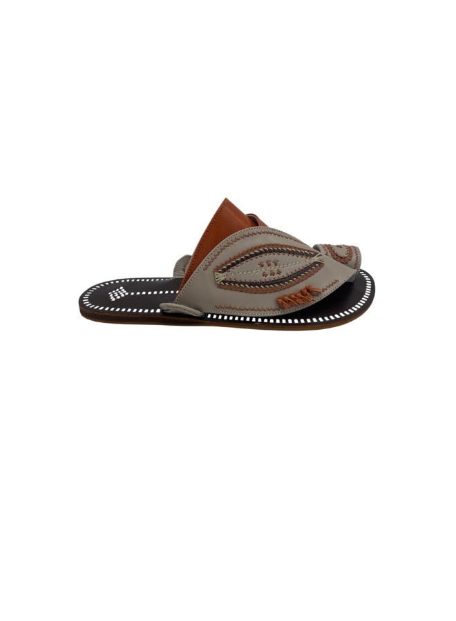 AL Fanoos Handcrafted heritage leather slippers  - Image 4
