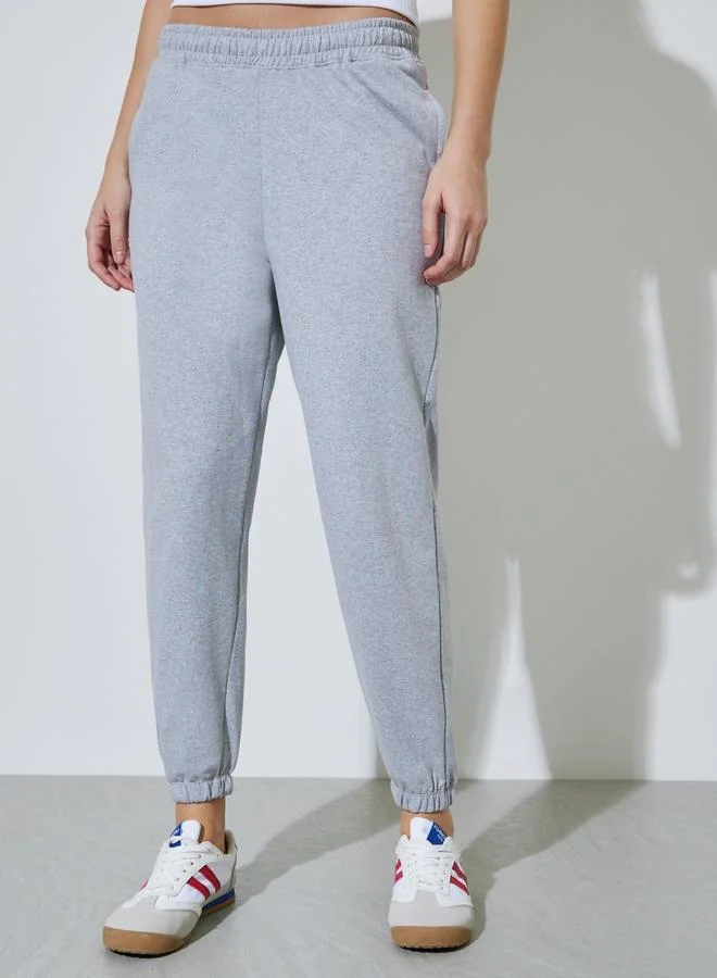 ستايلي Grey Solid Mid-Rise Cuffed Joggers