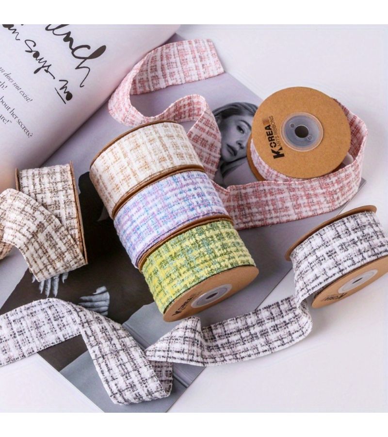 شريط بلاستيكي كلاسيكي بسيط مع زينة الوردة، لتزيين الهدايا والحلويات بنفسك (DIY)، لون بني قهوة، مقاس 41 × 34 بوصة، بعرض 1.38 بوصة. - Image 2
