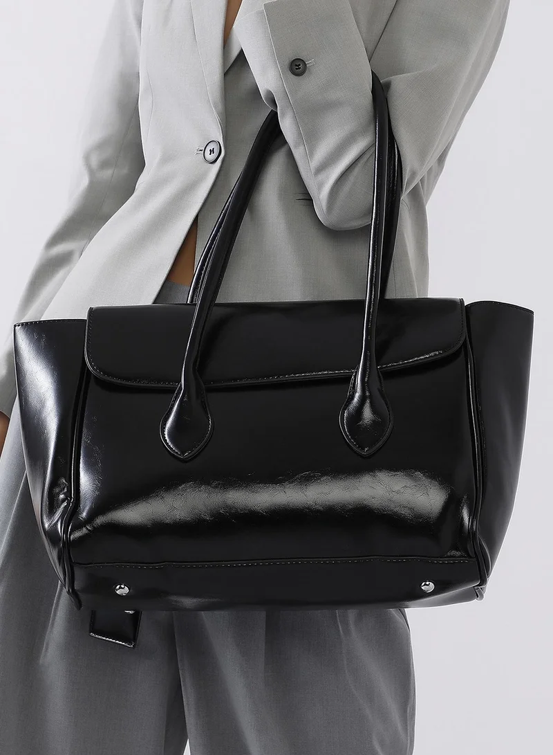 Haute Sauce Solid Zip Lock Regular Vegan Leather Hand Bag For Women