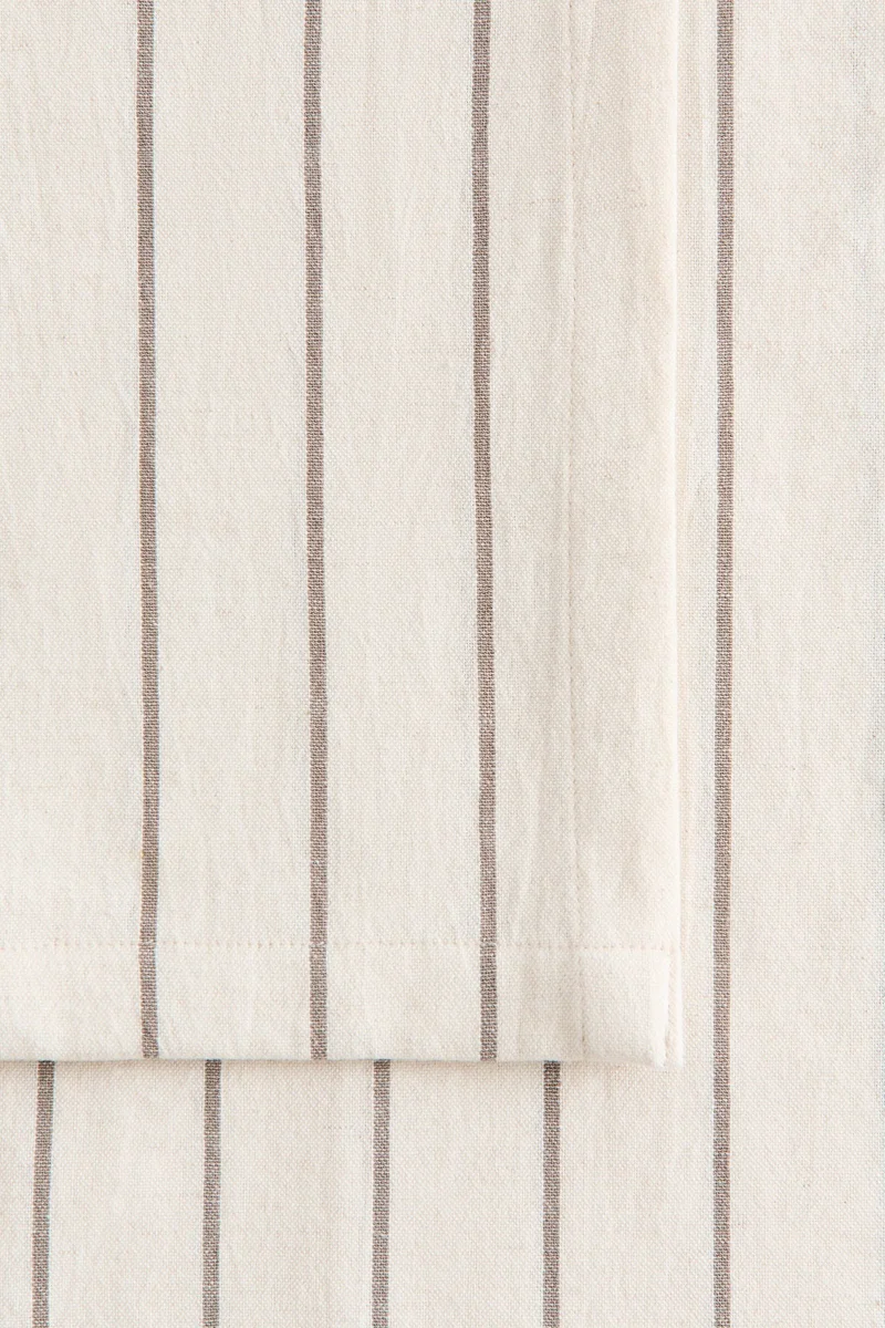 H&M Patterned linen-blend tablecloth