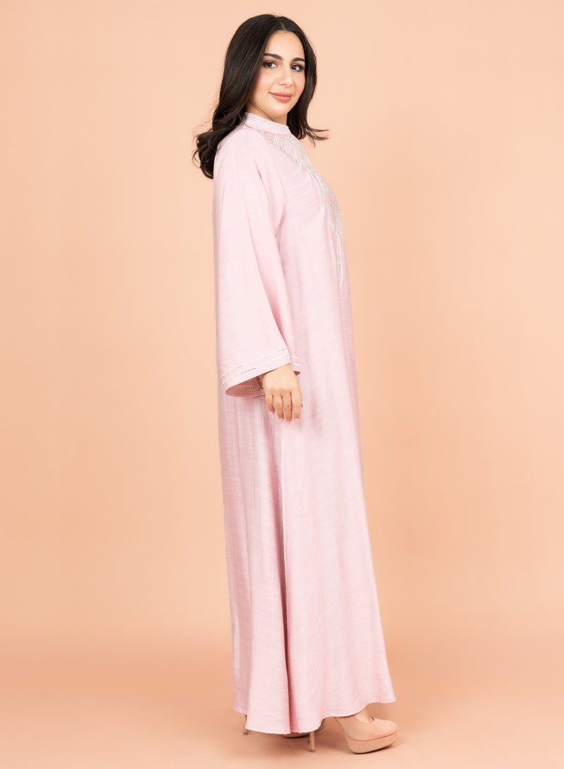 اكسا جلابية مطرزة سادة بياقة ماندرين أنيقة وردي - Image 3