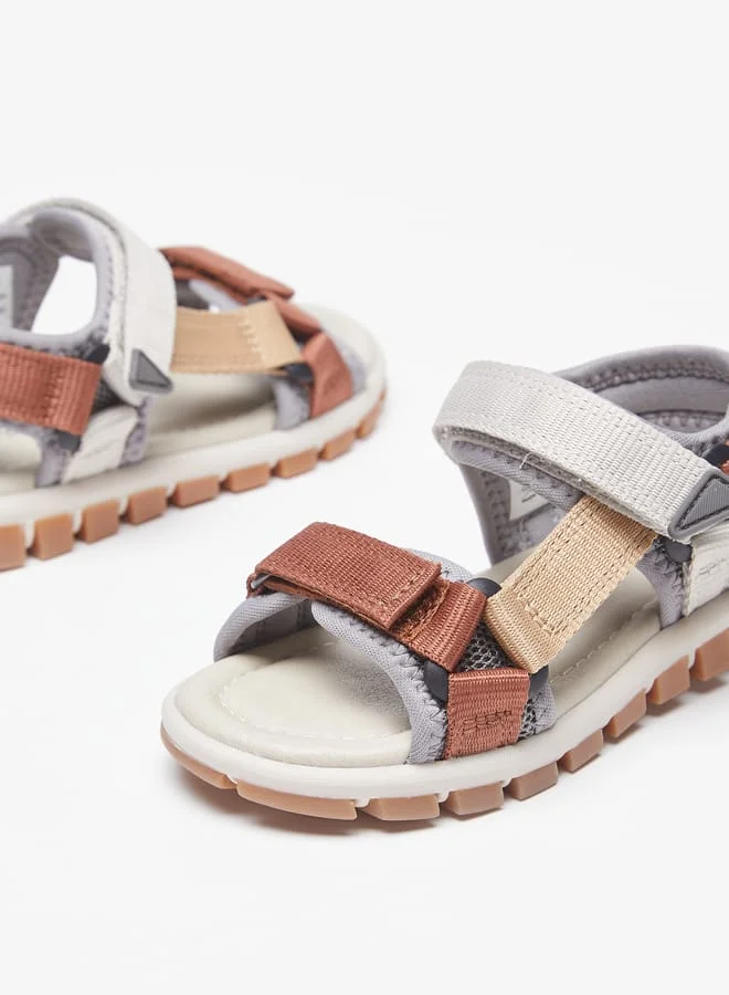 جونيورز Boys Solid Open Toe Sandals with Hook and Loop Closure