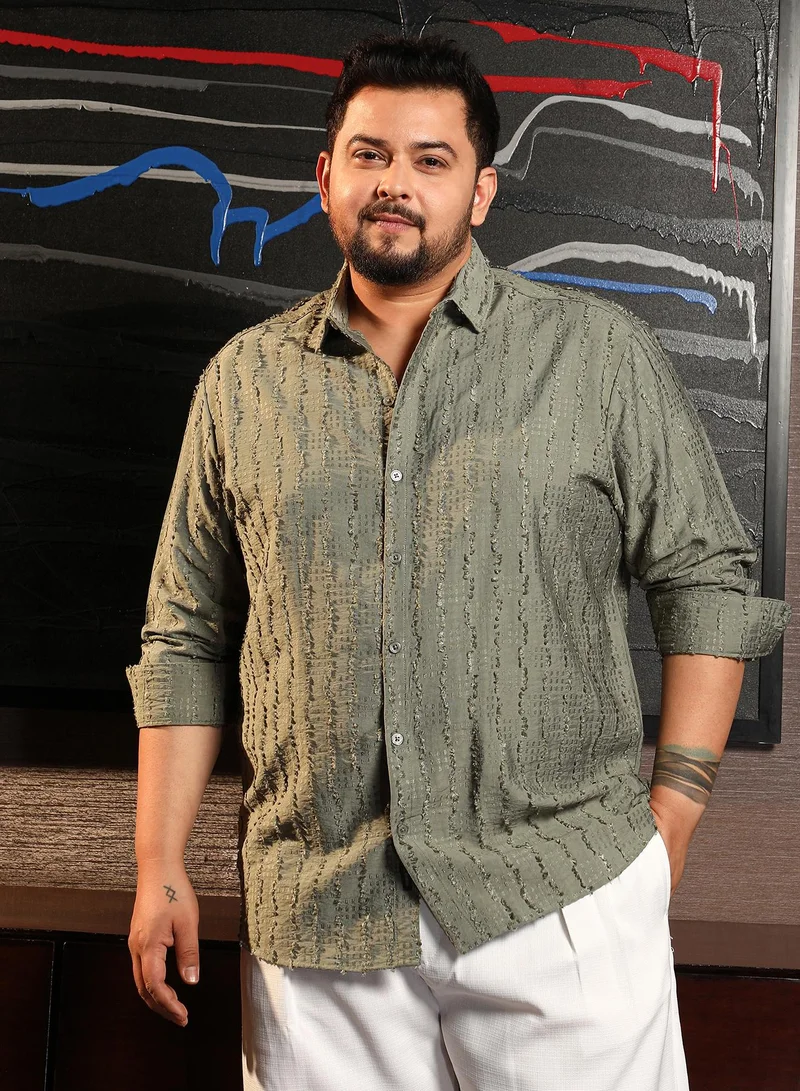 انستافاب بلس قميص رجالي مقاس بلس بلون أخضر مريمي بنسيج ويكر بياقة ممتدة وأكمام طويلة بأزرار للإغلاق ومقاس مريح للاستخدام اليومي