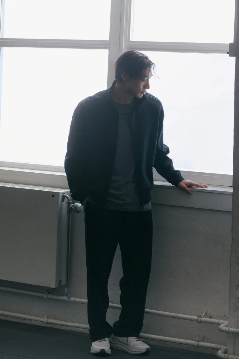 اتش اند ام بنطلون رياضي واسع بتقنية دراي موف