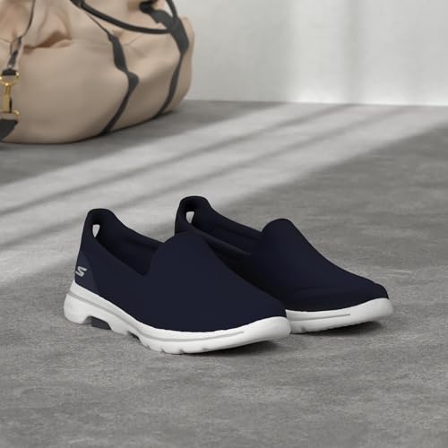 SKECHERS حذاء سكيشرز النسائي جو ووك 5، أزرق/أبيض، 10 عريض - Image 2