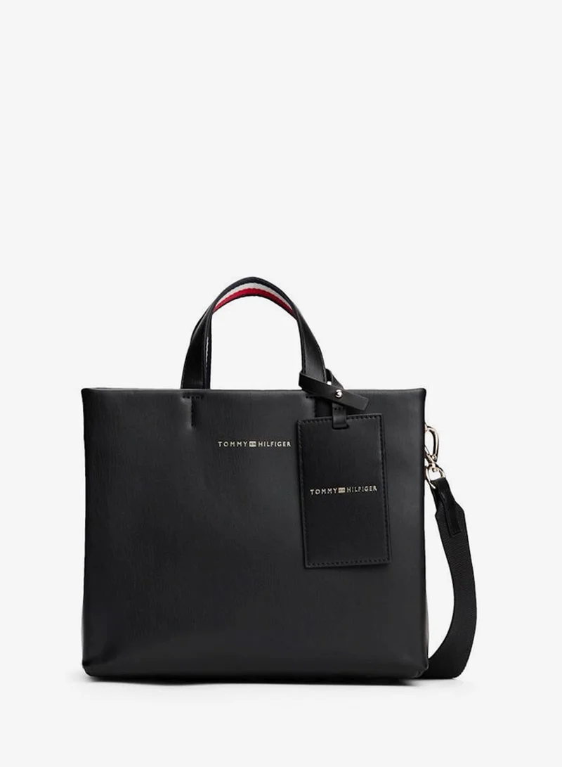 تومي هيلفيغر حقيبة ساتشل بمقبض علوي وتفاصيل شعار