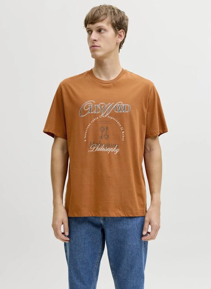 ج ج ريبل تيشيرت برقبة مستديرة وشعار وقصة مريحة