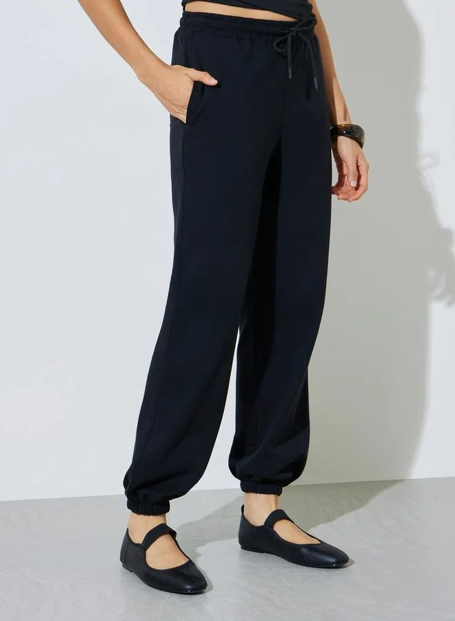 ستايلي Black Solid Mid-Rise Cuffed Joggers