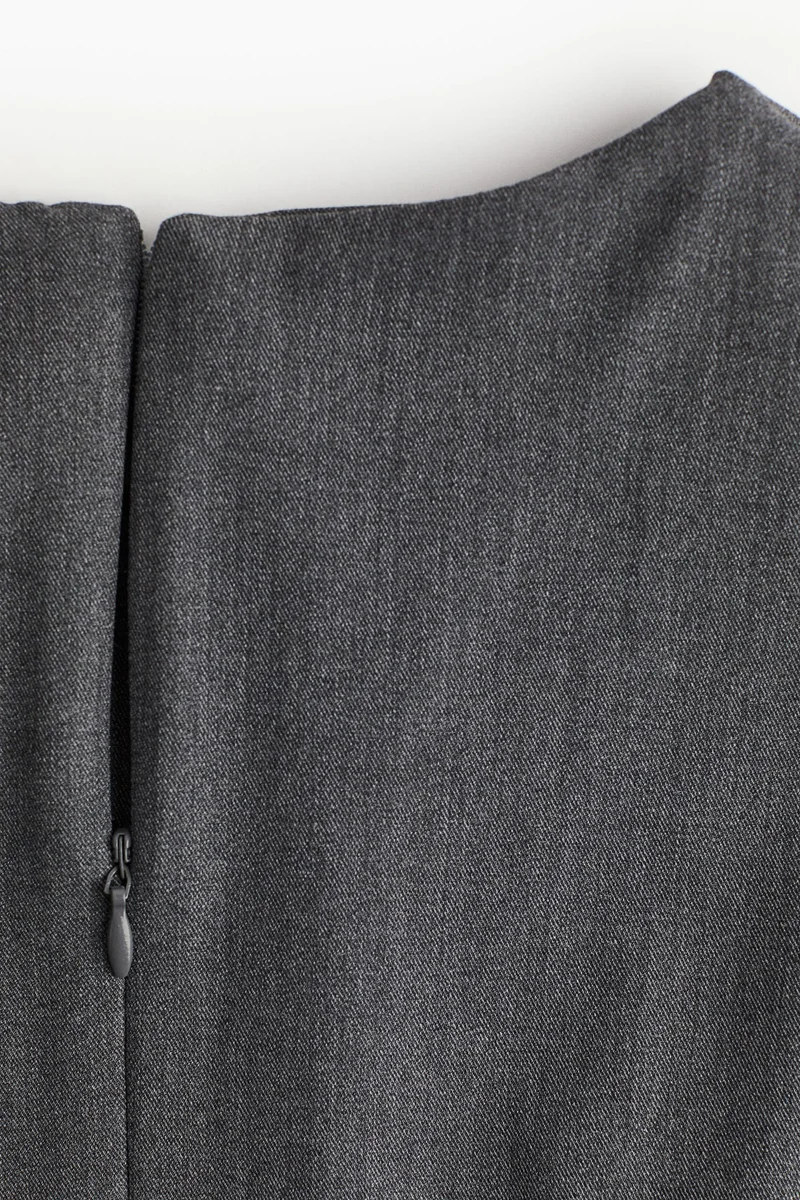 اتش اند ام فستان بدون أكمام من قطن تويل