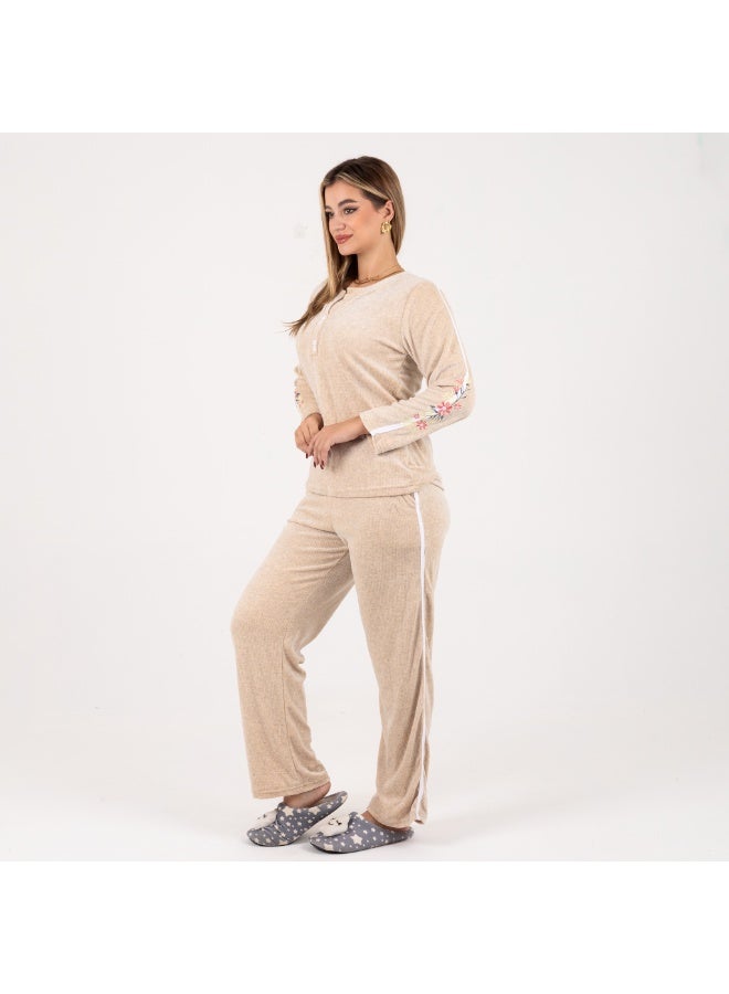 زيكوتكس  طقم بيجامة نسائي شتوي من قطعتين - قطيفة ناعمة بأكمام مطرزة - بيج فاتح - Image 3
