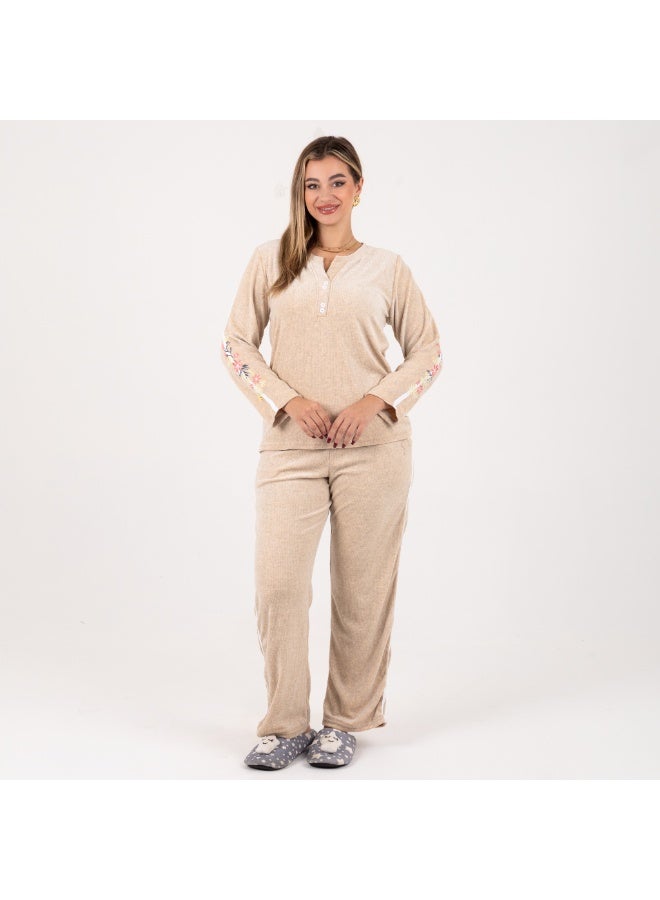 زيكوتكس  طقم بيجامة نسائي شتوي من قطعتين - قطيفة ناعمة بأكمام مطرزة - بيج فاتح - Image 1