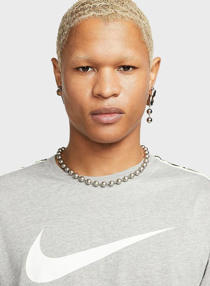Nike Men's Sportswear Repeat Swoosh T-Shirt