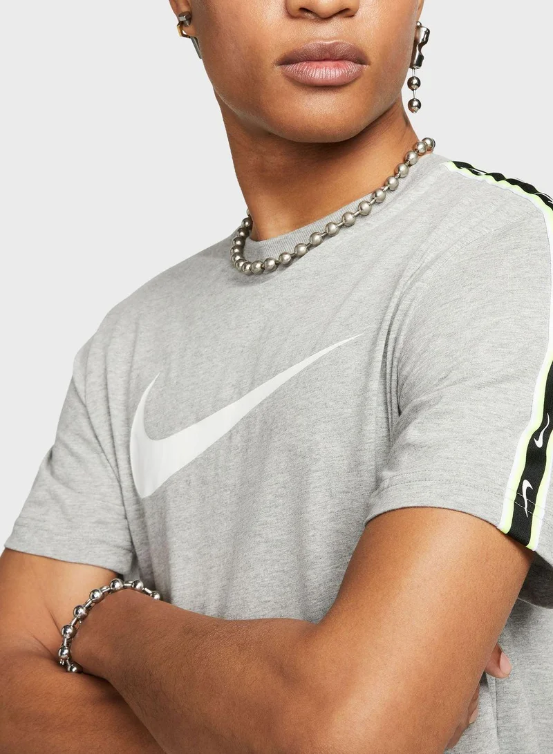 Nike Men's Sportswear Repeat Swoosh T-Shirt