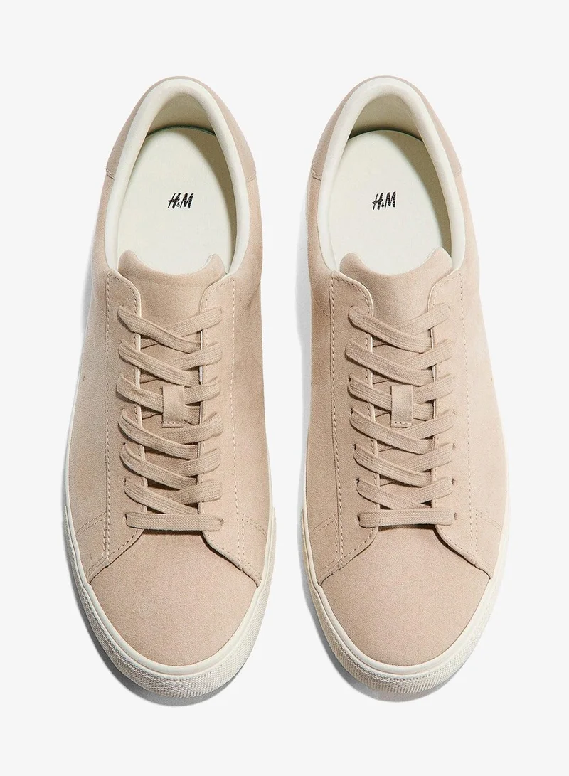 اتش اند ام حذاء رياضي