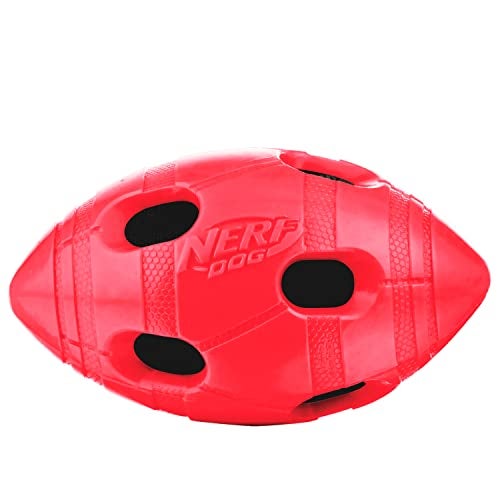 NERF DOG لعبة كرة القدم المطاطية للكلاب من نيرف مع صرير تفاعلي وقرمشة، خفيفة الوزن، متينة ومقاومة للماء، بقطر 6 بوصات للكلاب المتوسطة/الكبيرة، وحدة واحدة، حمراء - Image 4