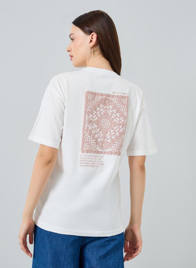 ستايلي تيشيرت قطن بطبعة جرافيك وأكمام قصيرة - Image 5