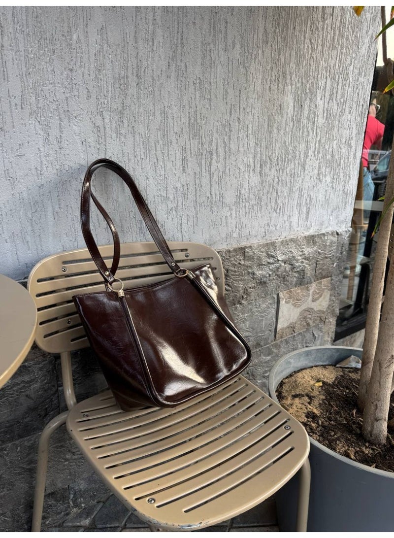 Classic Shoulder Bag with Elegant Gold Accents- Brown - Image 3