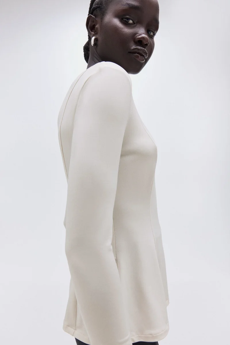 اتش اند ام بلوزة بحواف بيبلوم