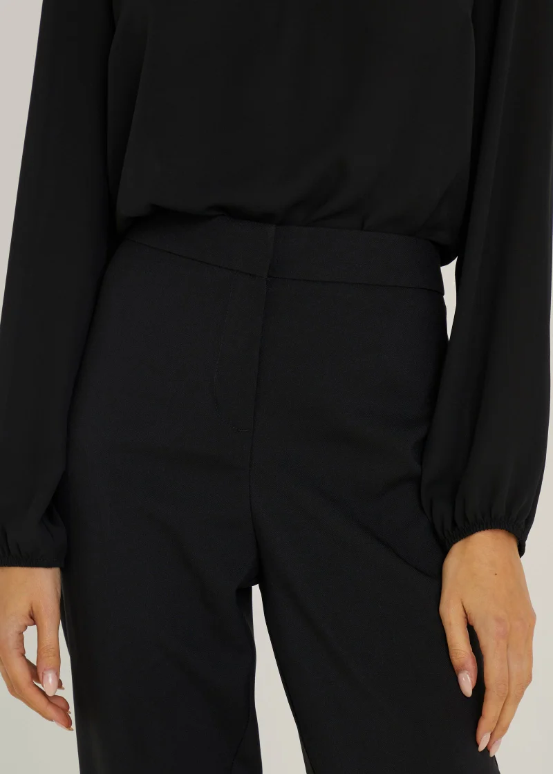 ماتلان Black Straight Fit Trousers (Short)