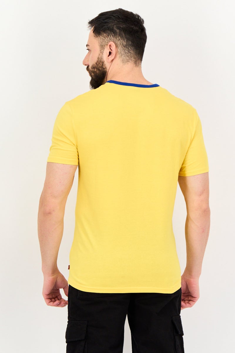 Levi's تي شيرت رجالي بأكمام قصيرة وياقة دائرية بطباعة جرافيك، أصفر - Image 3