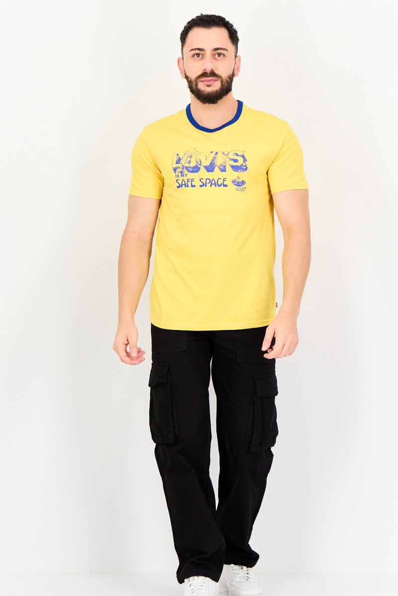 Levi's تي شيرت رجالي بأكمام قصيرة وياقة دائرية بطباعة جرافيك، أصفر - Image 4