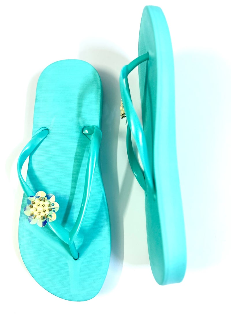 Style Women's  Slippers For Indoor And Beach - Image 2