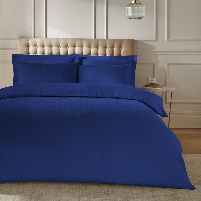 سليب ويل مجموعة أغطية لحاف من القطن الدقيق Sleep Well، تتكون من 6 قطع: 1 غطاء لحاف (220x240 سم)، 2 غطاء وسادة (50x75+15 سم)، 2 غطاء لوسادة داخلي (50x75+5 سم)، و1 ملاء سطحي (220x240 سم) - لسرير مزدوج - لون أزرق ملكي - Image 1