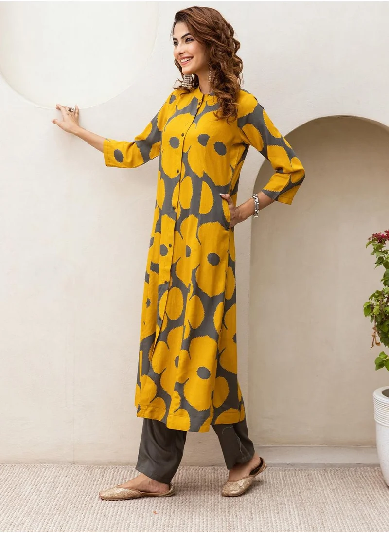 آي شين Straight Fit Printed Pattern Round Neck Long Sleeves Yellow Colour Knitted Cotton Kurta Set for Women with Semi Elastic Closure - A Timeless Addition to Your Collection