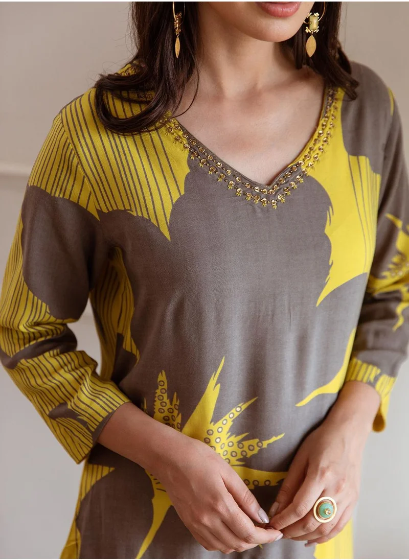 آي شين Straight Fit Printed Pattern Round Neck Long Sleeves Yellow Colour Knitted Cotton Kurta Set for Women with Semi Elastic Closure - A Timeless Addition to Your Collection