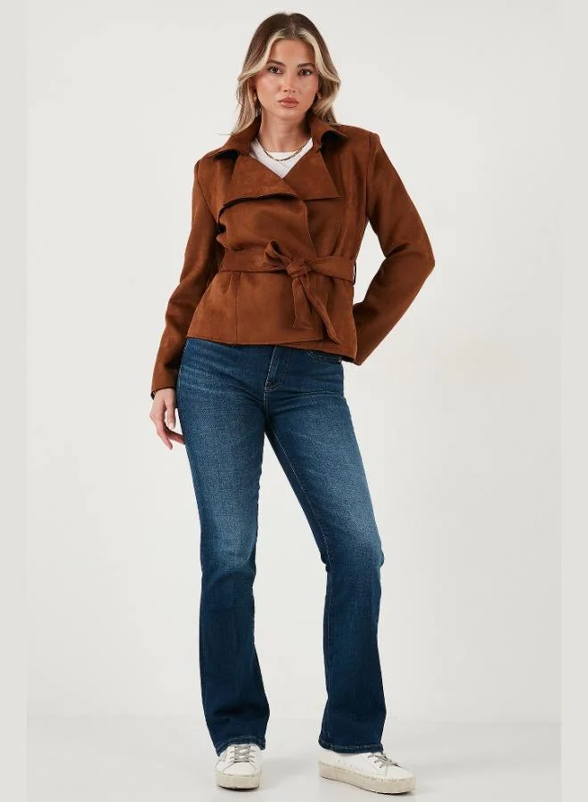 ليلا جاكيت نسائي ليلا بقصة عادية بصفين أزرار وحزام وملمس جلد سويدي