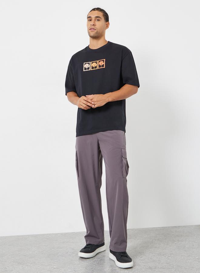 ستايلي تيشيرت واسع بطبعة جرافيك وأكمام قصيرة - Image 2