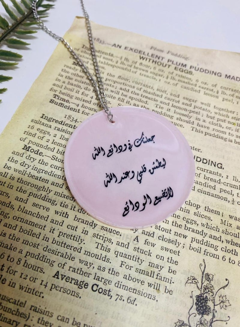 An elegant one-sided car pendant made of luxury resin - Image 2